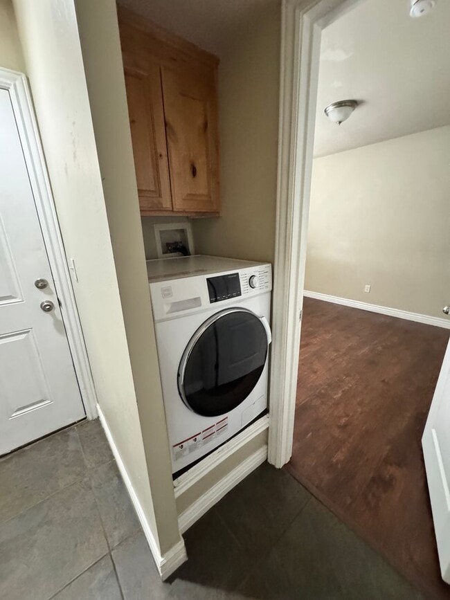 Building Photo - Luxorious Single Story 1 bedroom Condo Near NAU
