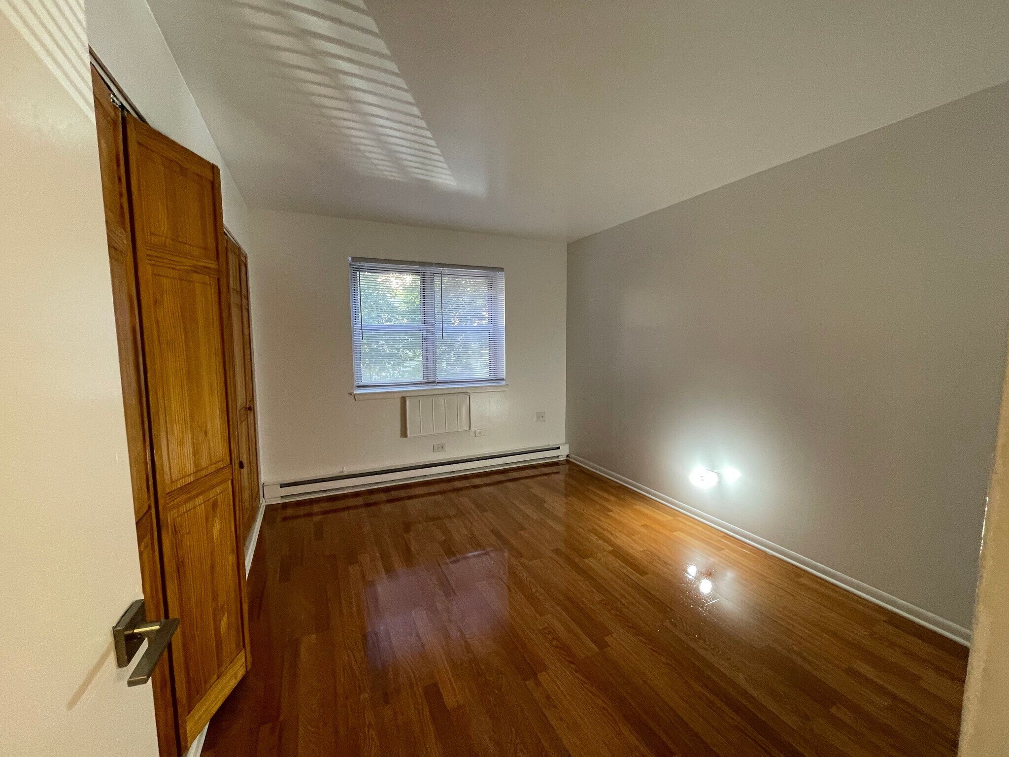 Building Photo - 5920 N Kenmore Ave