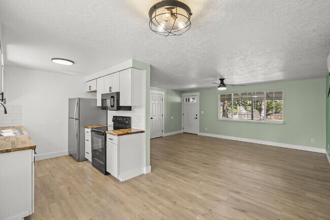 Building Photo - Charming 3-Bedroom Bend Home on 1/2 Acre with Expansive Yard, Mature Trees & Covered RV/Boat Storage