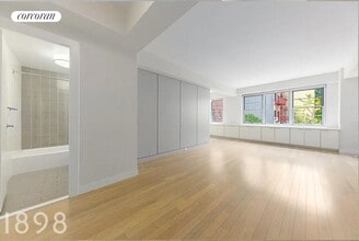 Building Photo - 245 E 80th St