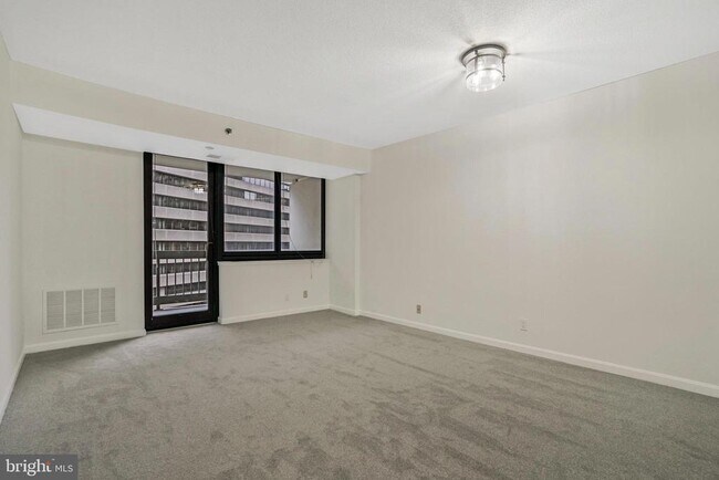 Building Photo - 1805 Crystal Dr