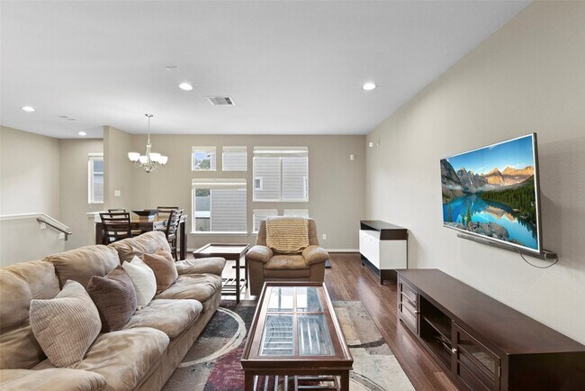 Building Photo - 241 N Lenox St