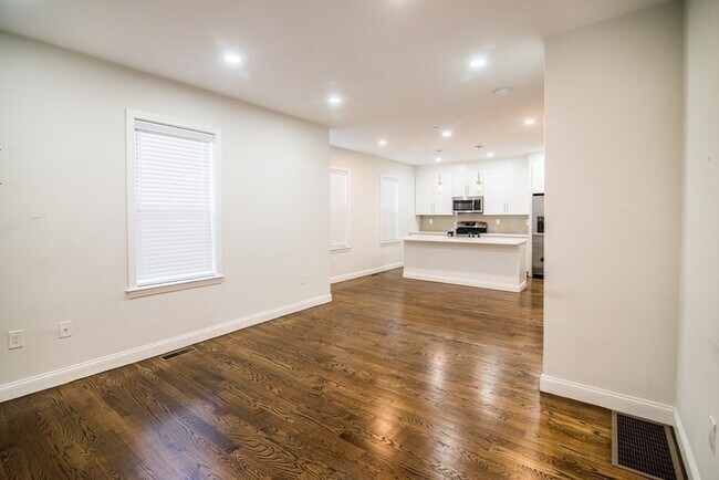 Building Photo - 757 Washington St