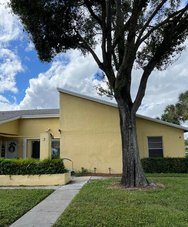 Building Photo - 210 Sparrow Dr