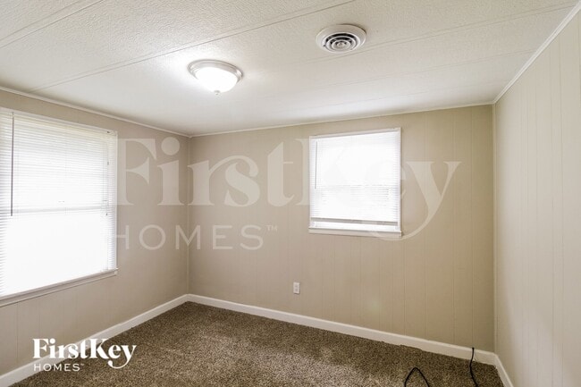 Building Photo - 1052 Adrian Cir SW