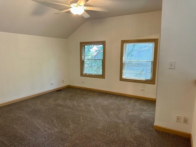 Building Photo - 17N750 Galligan Rd