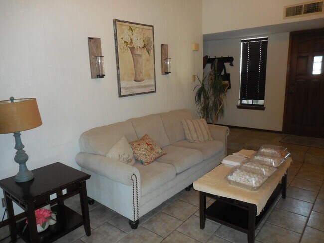 Building Photo - 11448 Lake Alice Dr