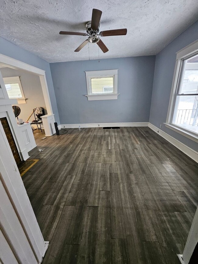 Building Photo - Single family home lower east side