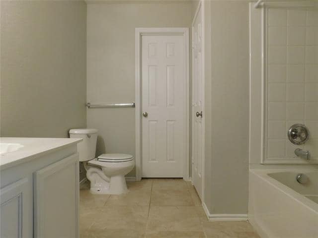 Building Photo - 2628 S Wavecrest Ct