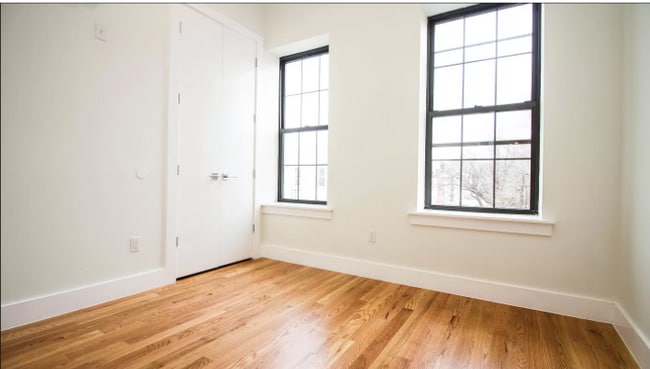 Building Photo - 562 Wilson Ave