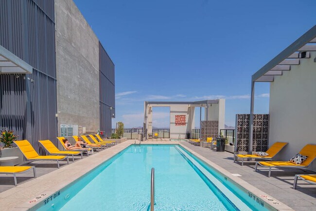 Building Photo - 700 N 4th St