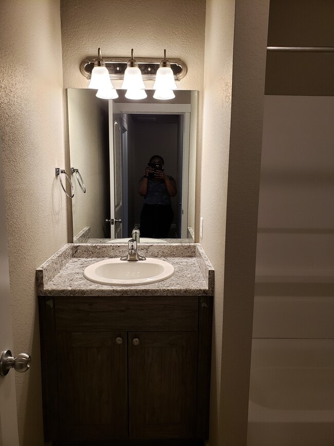 Building Photo - 4691 Pleasant Port View