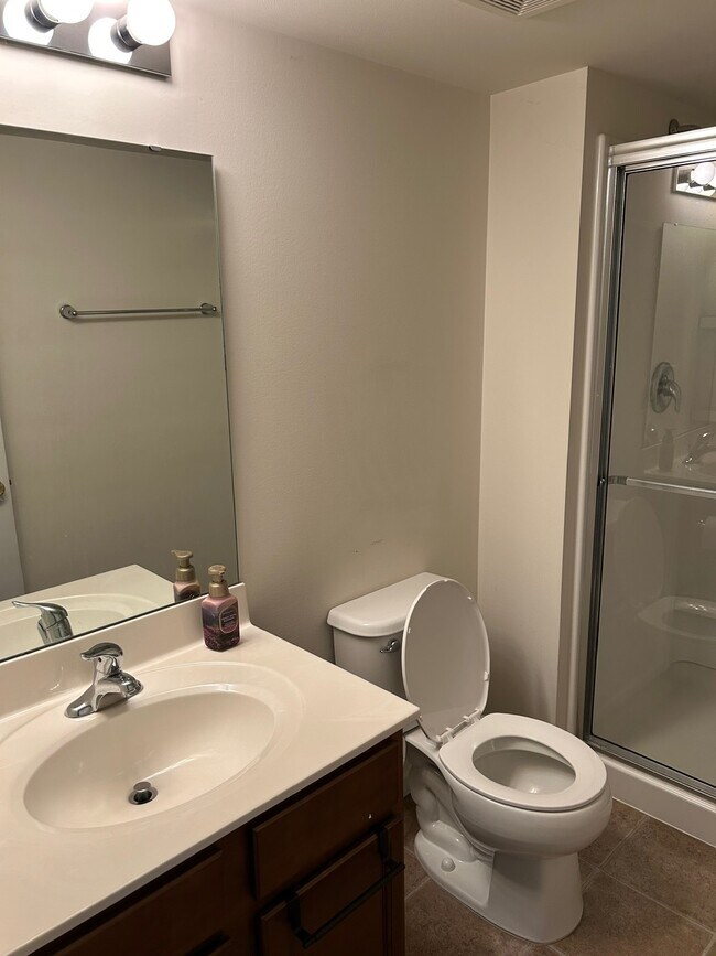 Building Photo - 538 Springhurst Pkwy