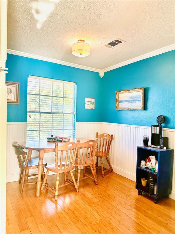 Building Photo - 3902 Peterson Ave