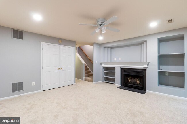 Building Photo - 43147 Huntsman Square