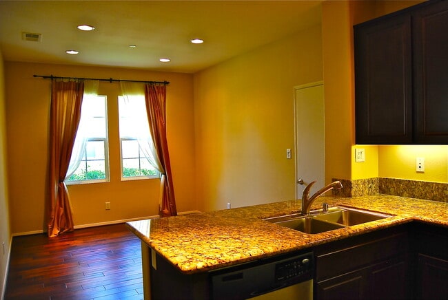 Building Photo - Spacious 4 Bedroom Townhome in Airoso of Carmel Valley