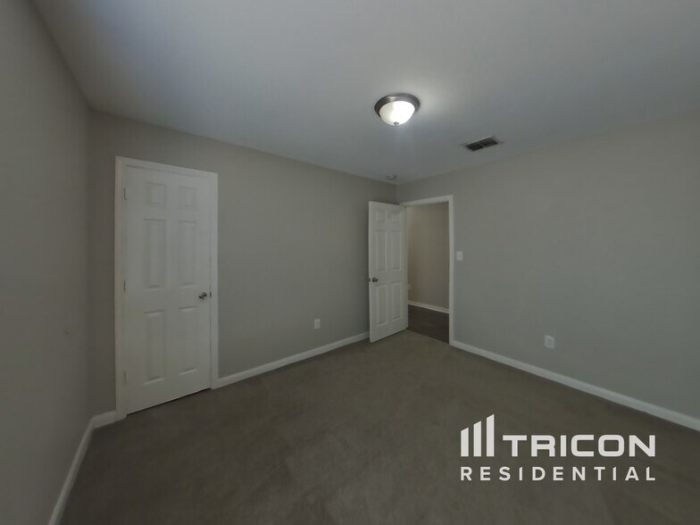 Building Photo - 5912 Blonde Canyon