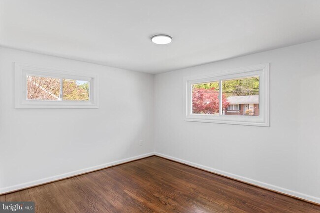 Building Photo - 2521 Fairhill Dr