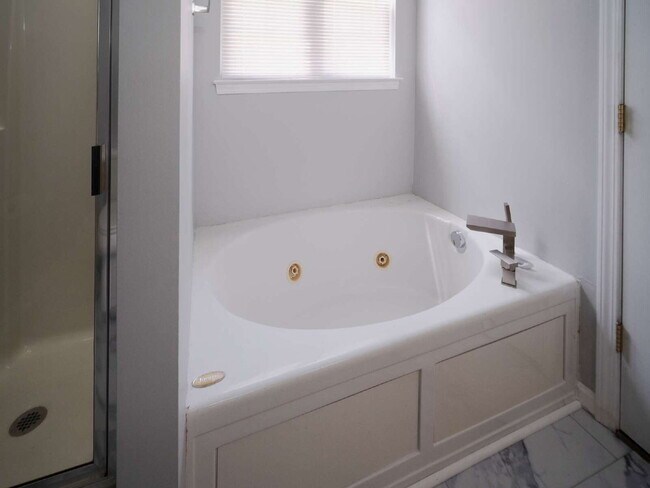 Building Photo - 1030 Boxelder Ln