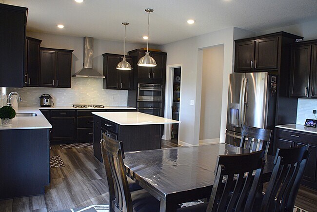 Building Photo - 1566 Edgebrook Ln