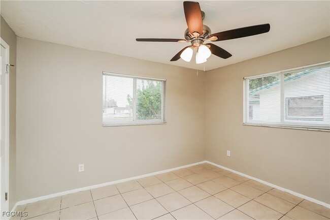 Building Photo - 19 Kingsman Cir