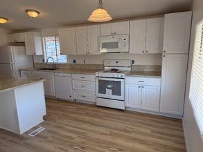 Building Photo - 1780 Cyprus Ln