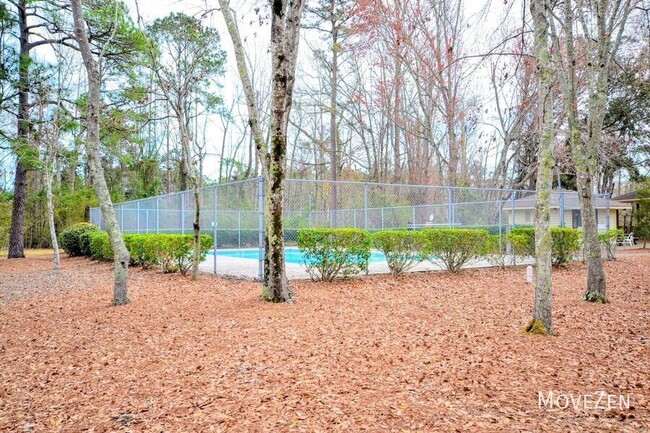 Building Photo - 1210 Smith Bay Cir W