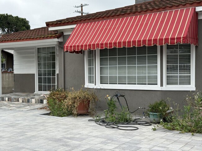 Building Photo - HAC-1