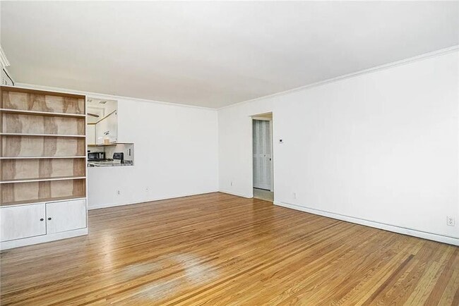 Building Photo - 2458 East Ave