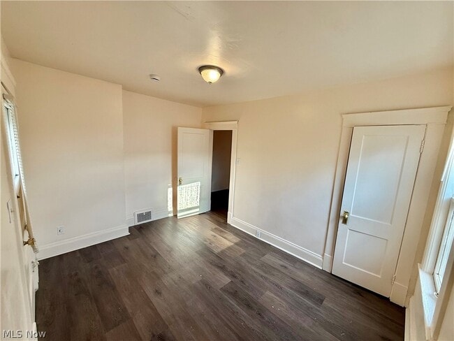 Building Photo - 6913 Harvard Ave