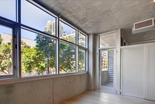 Building Photo - 1025 Island Ave