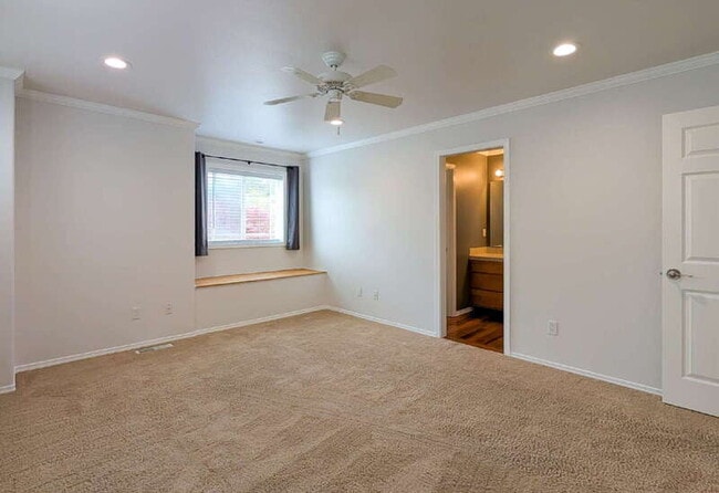 Building Photo - 11625 Center Rd