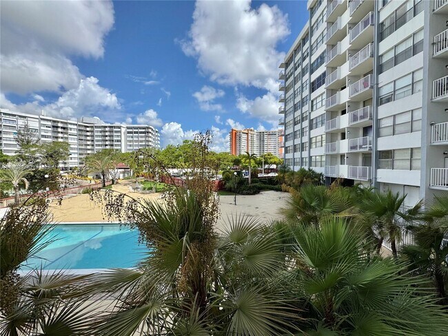 Building Photo - 1300 NE Miami Gardens Dr
