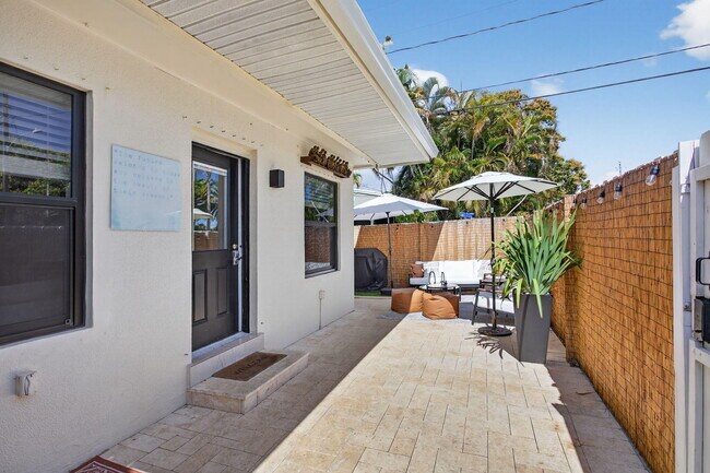 Building Photo - 1501 NE 7th Ave