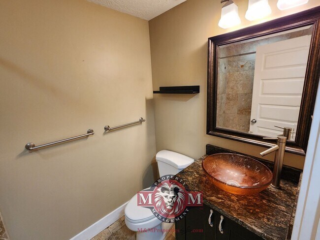 Building Photo - Remodeled 5 Bd Home in Midvale