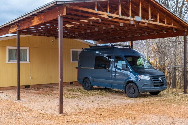 Building Photo - 170 E 100 N