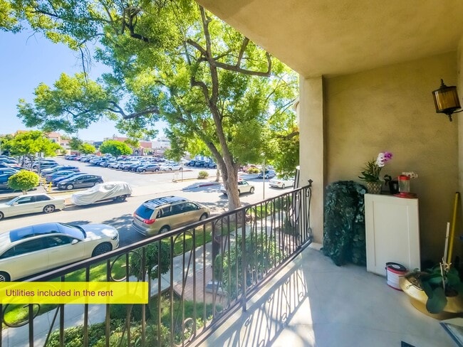 Building Photo - 215 N Kenwood St