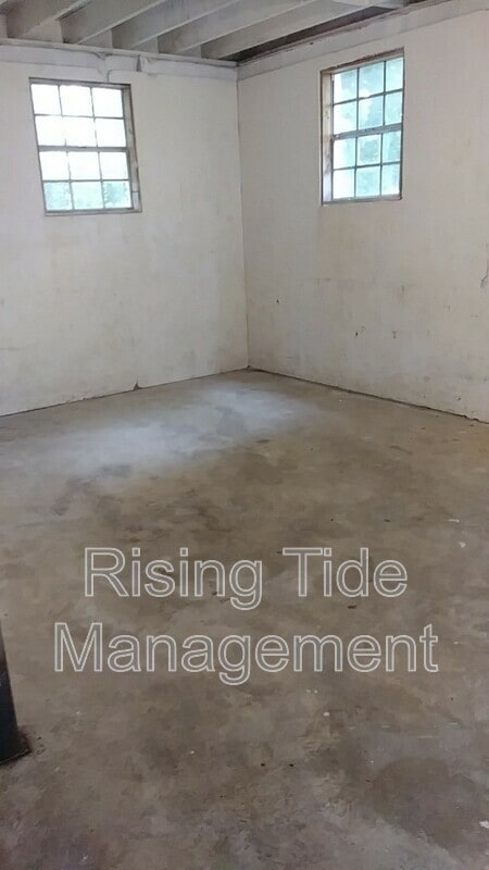 Building Photo - 3130 Sleepy Hollow Dr