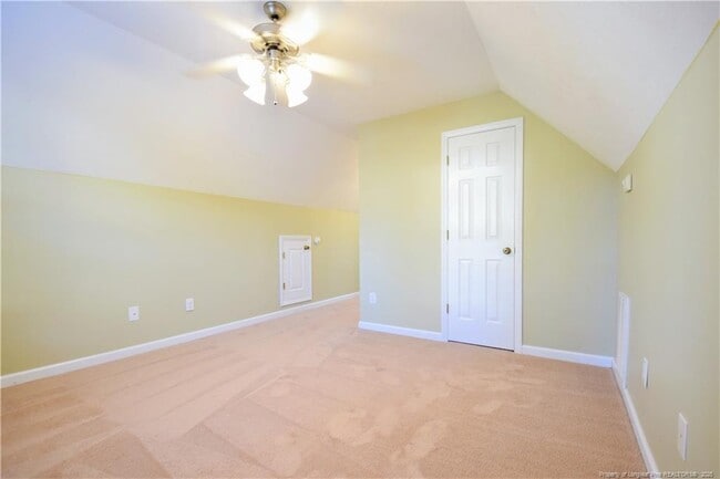 Building Photo - 42 Mayflower Ct