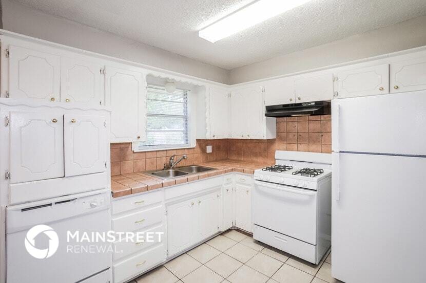 Building Photo - 808 Lotus Ave