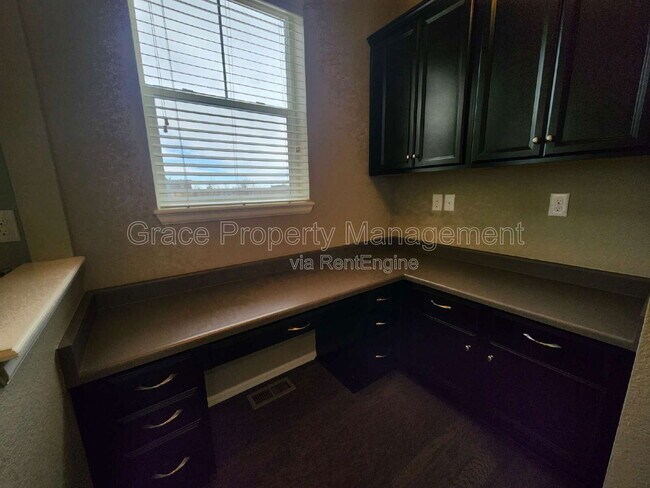 Building Photo - 17022 Lipan St