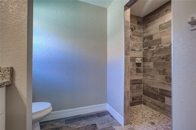 Building Photo - 129 Glades Dr