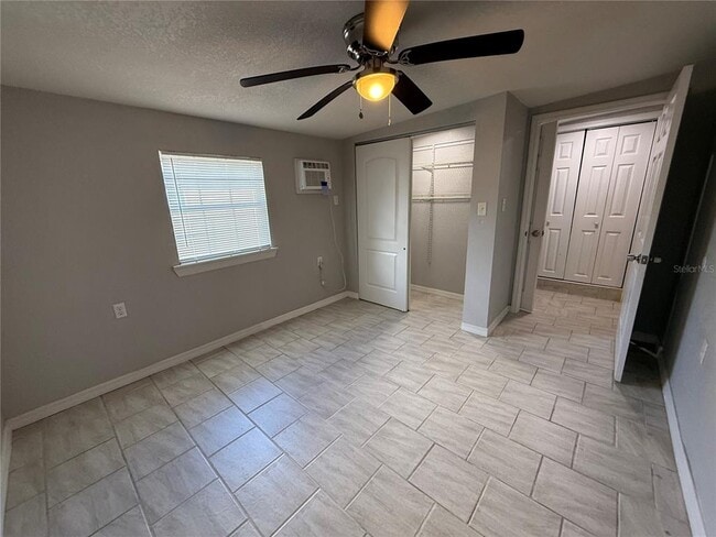 Building Photo - 5208 Hill Dr