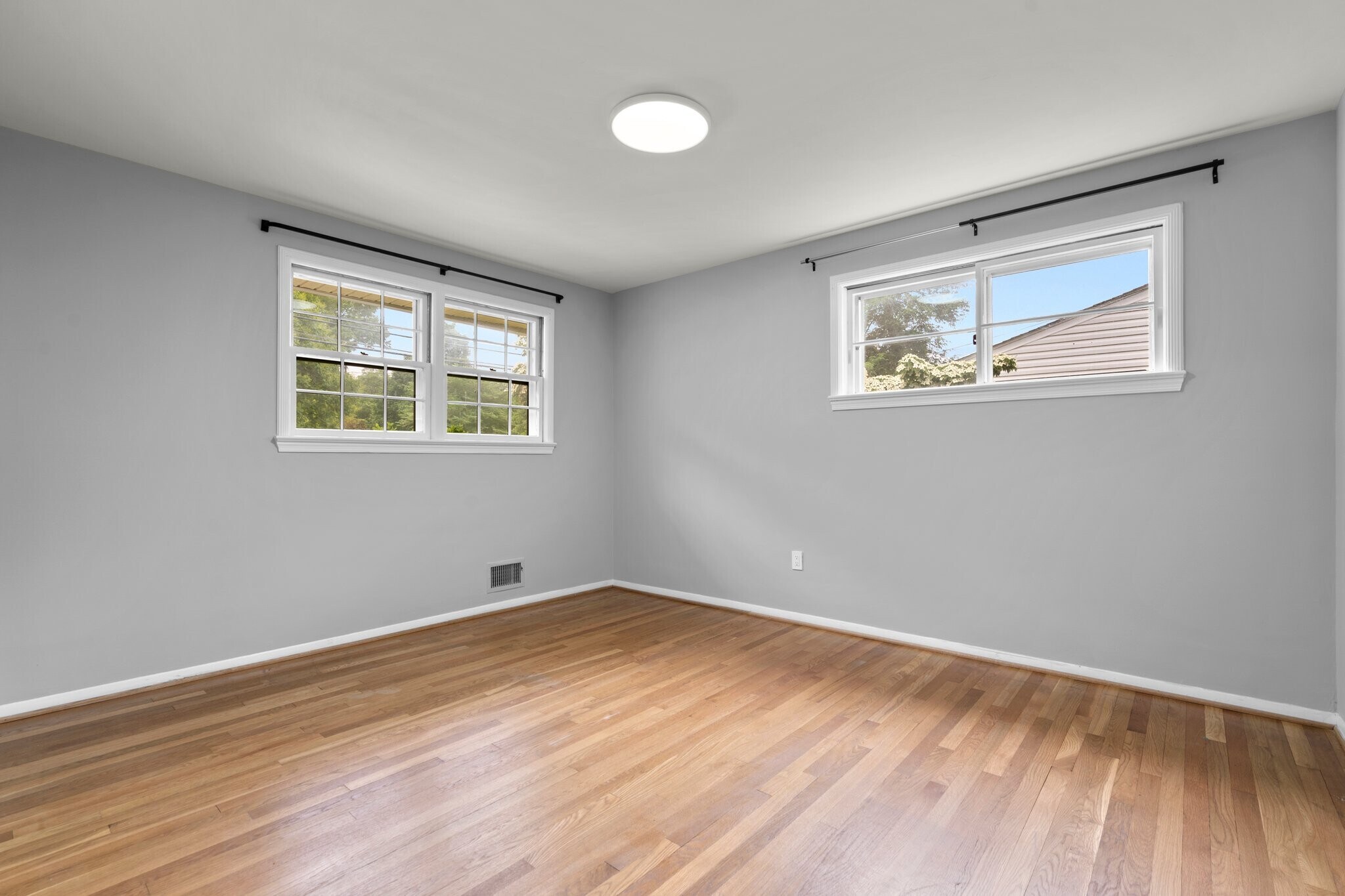 Building Photo - 4907 Elsmere Ave