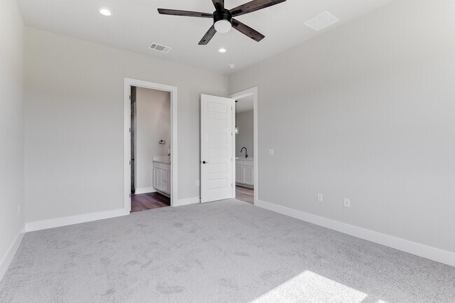 Building Photo - 1255 Pecan Valley Dr