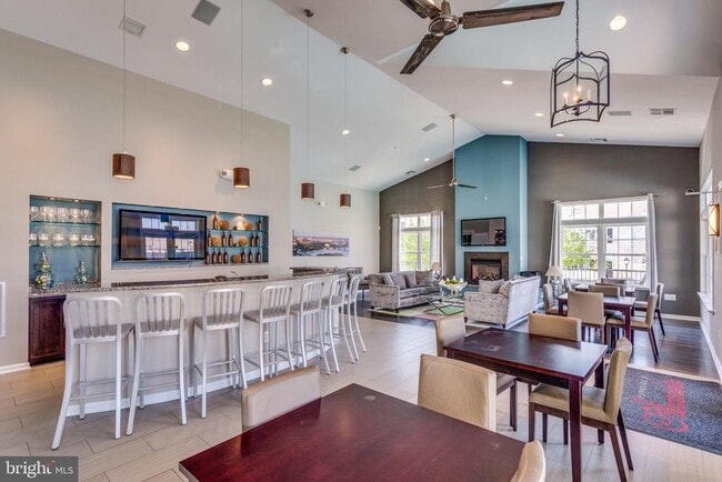 Building Photo - 1193 N Van Dorn St