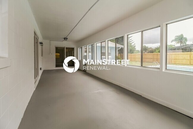 Building Photo - 4 Bedroom Pet-Friendly Home in FERN PARK, FL with Main Street Renewal
