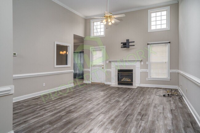 Building Photo - Executive Style Rental in Red Oak