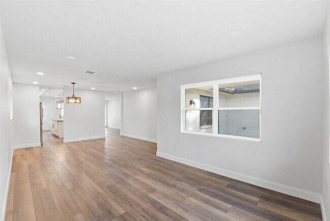 Building Photo - 2606 Parana Dr