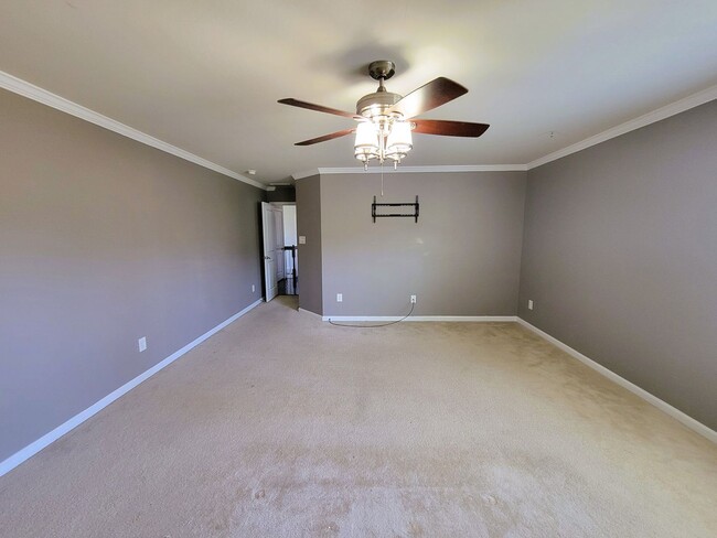 Building Photo - Large 2 story transitional in highly sough...